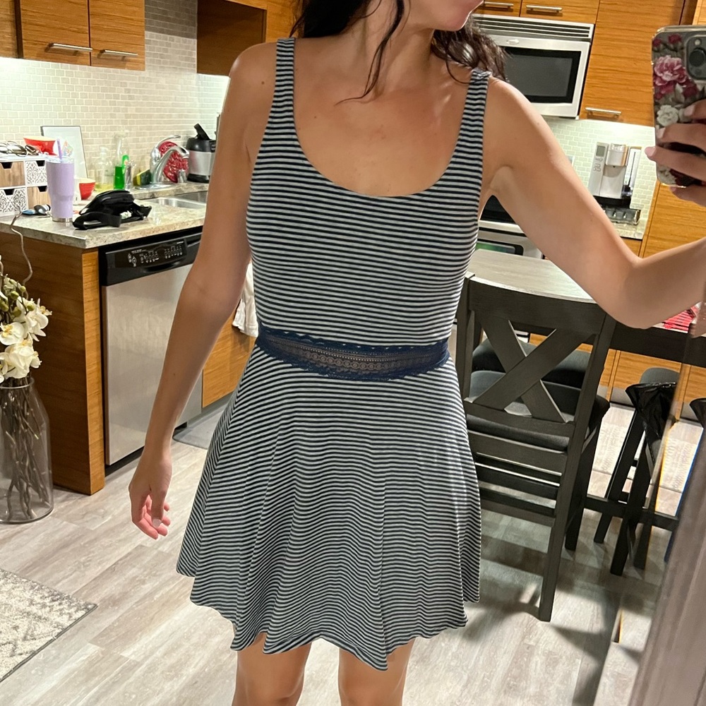 Abercrombie and fitch fit flare navy blue gray striped dress lace size medium